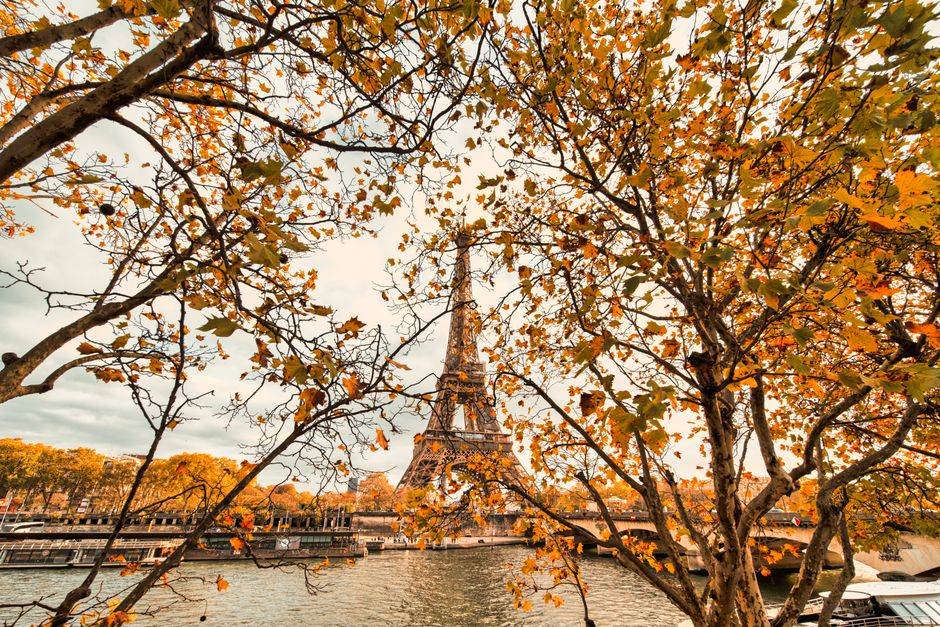 Autumn colors along the Seine