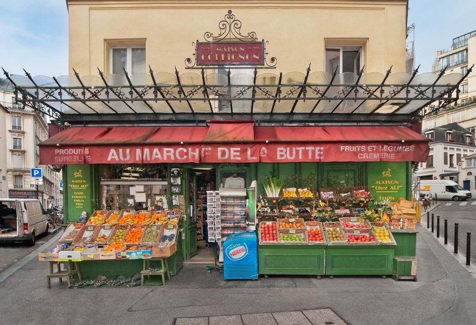 Vibrant Paris street market showcasing fresh produce at Maison Collignon.