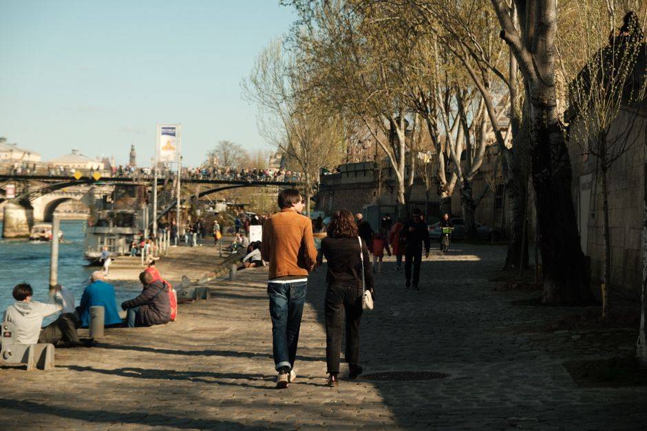 A stroll along the Seine riverbank