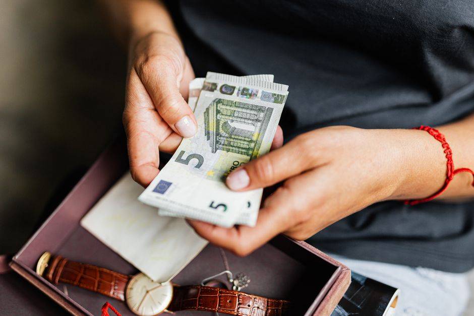 A traveler counting euro banknotes