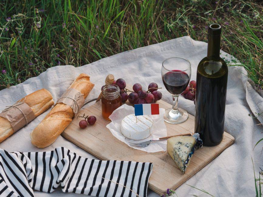 Bread, cheese and wine for a picnic