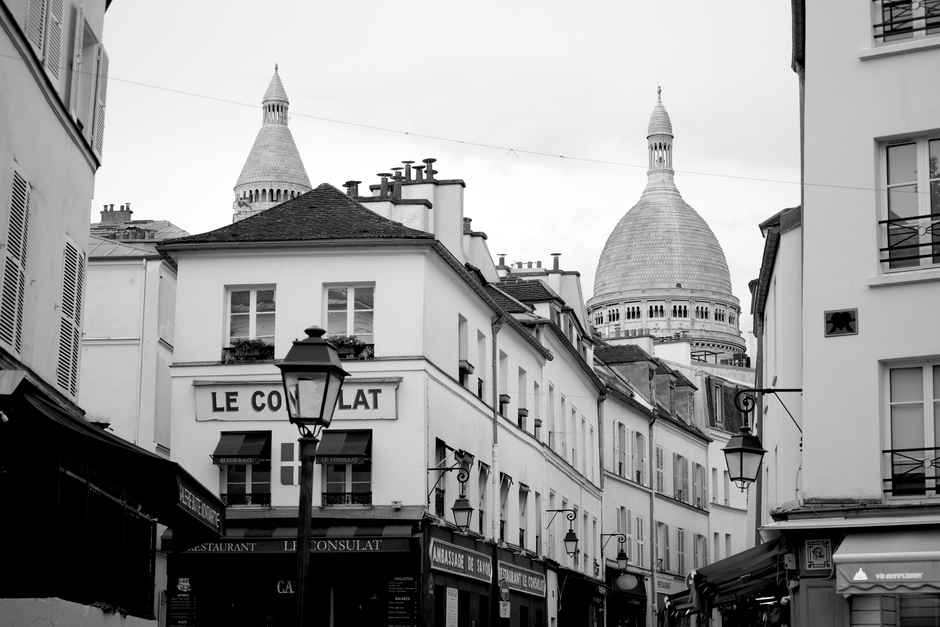 Le Consulat and the streets of Montmartre